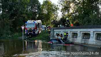 Teenager als Lebensretter: Rentner (84) ignoriert Sperre und landet mit Auto in Hochwasser-Fluss