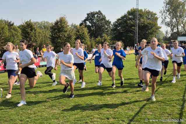 Meer dan zeshonderd lopers op interscholenloop