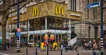 Geweldsexplosie bij McDonald’s: na opmerking over mayonaisekostuum begint kickbokser te slaan