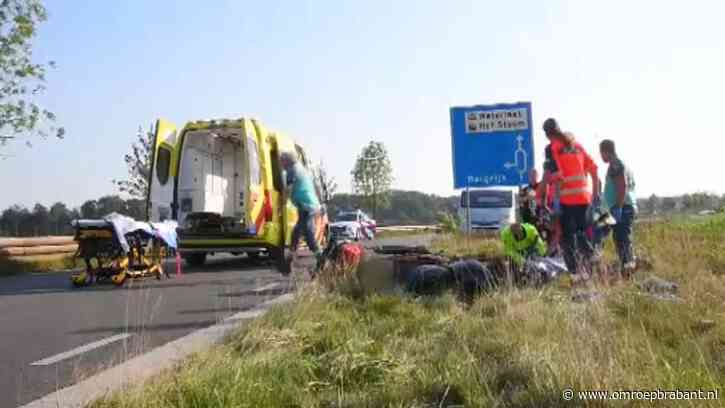 Motorrijdster (48) ernstig gewond bij botsing met auto