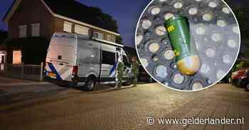 Bewoonster in shock nadat er explosief voor haar woning ligt: ‘Ik ben heel bang, voor mijzelf en mijn gezin’