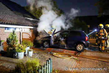 Autobrand slaat over op woning