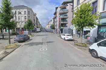 Man afgevoerd naar ziekenhuis na schietpartij in café