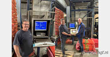 20 miljoenste zak met uien gestapeld bij Gebr. Boone