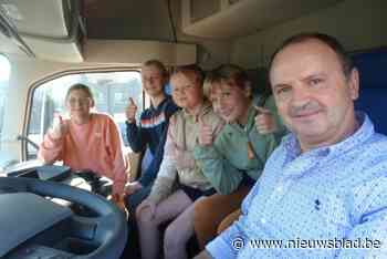 Leerlingen leren omgaan met gevaren van werfverkeer: “Nu weten we wanneer de chauffeur ons niet kan zien”