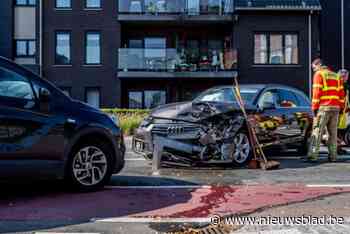 Twee gewonden bij zware botsing