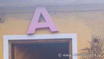 Wasserburger Polizei sucht Dieb von diesem rosa „A“