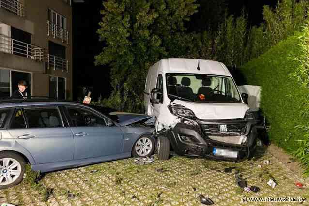 Duo drugsdealers riskeert tot twee jaar cel na zware crash: “Liet kompaan voor dood achter”