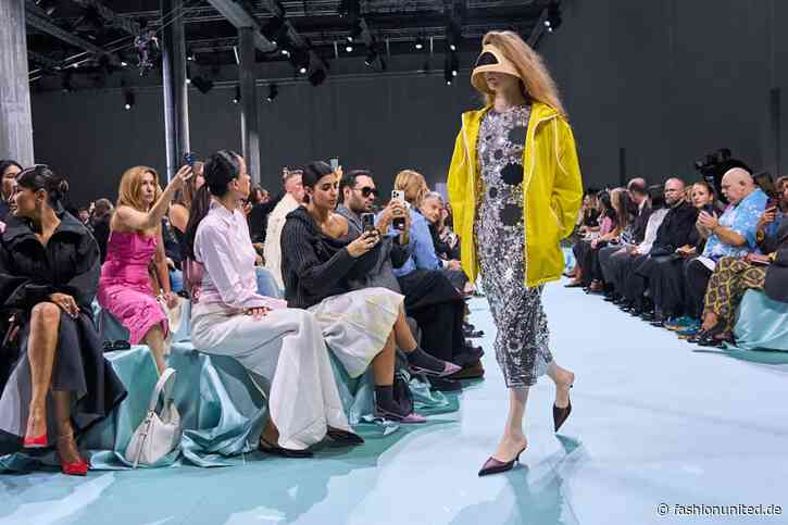 Mode in Mailand: Von Superheldinnen bis Blütenpracht
