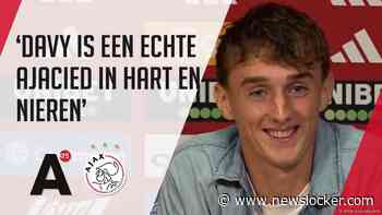 Baas scoort met snoekduik en ziet Ajax winnen met 5-0