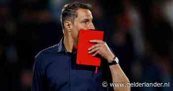 Feyenoord-trainer Brian Priske erkent dat hij het zwaar heeft en ergert zich aan vragen over afgeschafte huddle