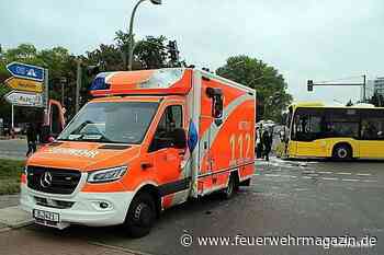 Berlin: Crash von Linienbus mit RTW