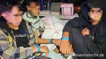 Drei Migranten im Kofferraum, vier auf der Rückbank – Schleuserfahrt nahe Mittenwald gestoppt