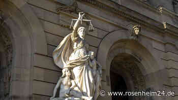 „Ich stech dich ab“: Rosenheimer (27) greift mehrere Personen an –  Welche Rolle spielten Drogen?