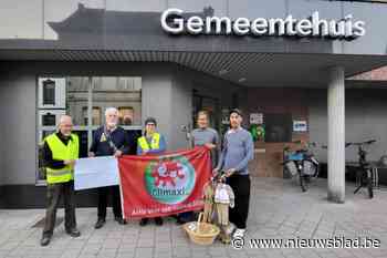 Actievoerders brengen ‘PFAS-eieren’ naar gemeentehuis in Boom
