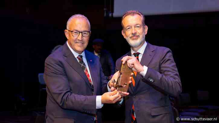 Haven onderscheidt vertrekkend burgemeester Aboutaleb met hoogste havenprijs