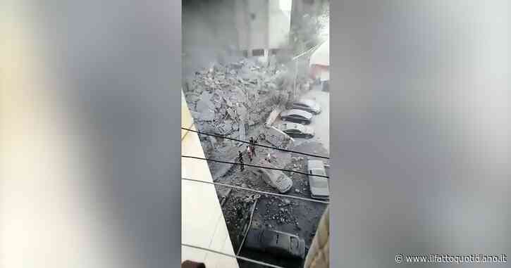 Libano, raid israeliano distrugge un edificio della periferie di Beirut: le immagini subito dopo l’attacco