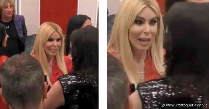 Loredana Lecciso corre ad abbracciare Clarissa Burt ma lei non la riconosce. Ecco cosa è successo al Grande Fratello