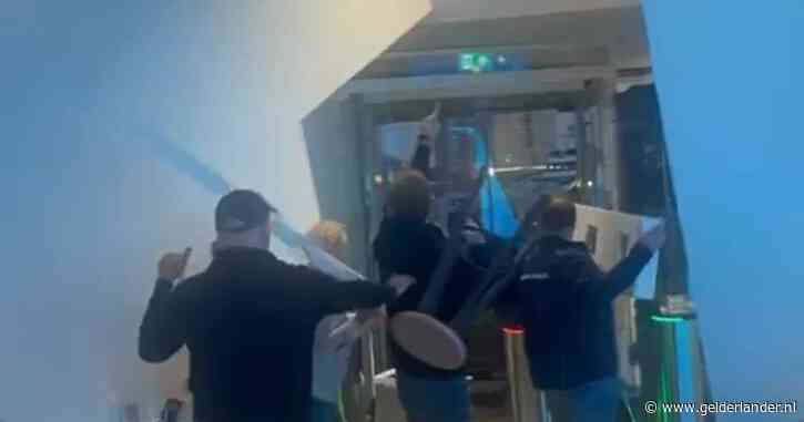 OM verdenkt verdachte steekpartij Rotterdam van terrorisme, beelden van overmeestering opgedoken