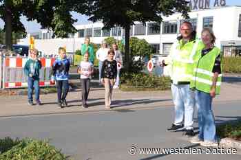 Schülerlotsen helfen über die Straße