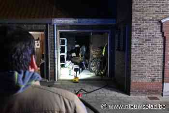 Koppel komt thuis na etentje en ontdekt brand bij buren: huis tijdelijk onbewoonbaar nadat vermoedelijk batterij vuur vat