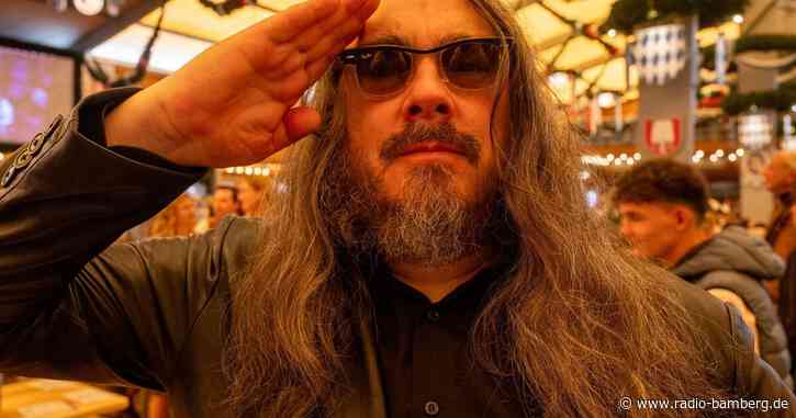 «O’Kunst is» – Jonathan Meese auf der Wiesn