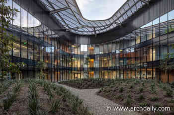 Student Services Building  / CO Architects