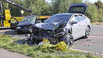 Zwei Schwerverletzte bei heftigem Verkehrsunfall in Wolfsburg