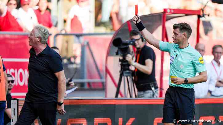 Twee eigen goals en rood voor trainer, Willem II knokt tevergeefs