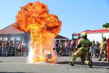 Brandweer zet deuren van kazerne open
