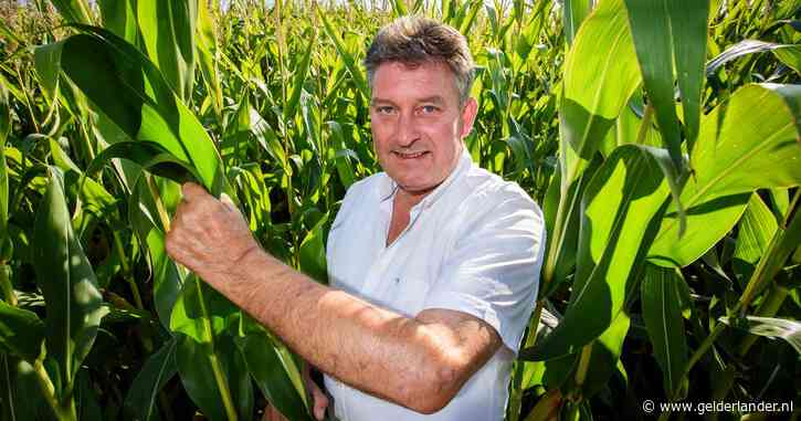 Gerjan raakte zijn onderarm kwijt in de maïscampagne maar hakselt nu gewoon weer mee. Zijn arm doet het weer.