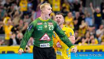 Topteams siegen weiter: DHB-Torwart trifft doppelt, Flensburg feiert nächste Torshow