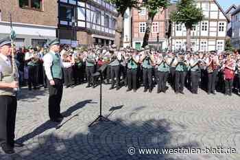 Klanggewaltige Musik auf dem Delbrücker Kirchplatz