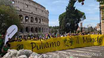 Pulizie straordinarie al Colosseo: i volontari di Legambiente raccolgono 246 chili di rifiuti