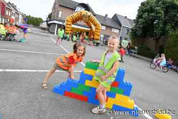 IN BEELD. Kinderen leven zich uit in autoloze straten in Menen
