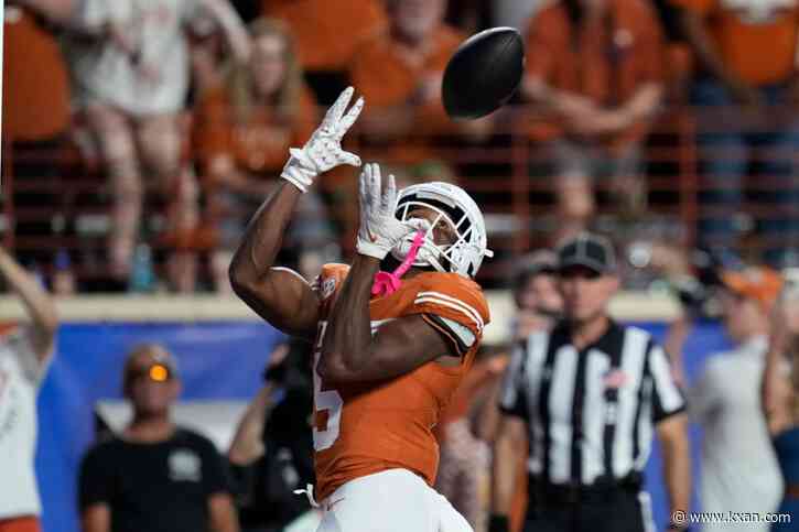 AP Poll: Longhorns remain No. 1, Oklahoma falls 6 spots after loss to Tennessee