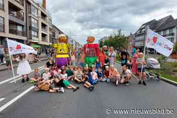 Reuzenstoet lokt massa volk naar stad: “Dit smaakt naar meer”