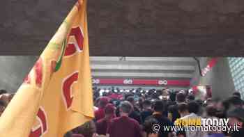 VIDEO | Curva Sud vuota per protesta: "Romanisti entrano al grido di Daniele De Rossi"