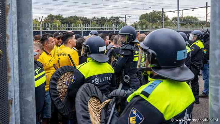 NAC-supporters belagen horecapersoneel in de Kuip, vier man nog vast