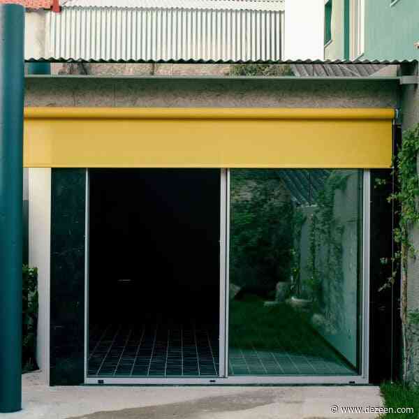 Curved surfaces frame A House Within a Few Lines by Fala Atelier