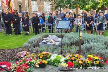 Schoolkinderen nemen zorg monument gesneuvelde weeskindjes op zich