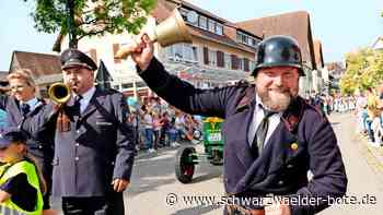 Freiwillige Feuerwehr Egenhausen: Für die Zuschauer gibt’s Wasserstrahlen  und Süßigkeiten