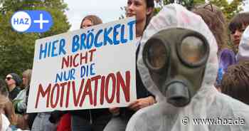 Asbest an IGS Linden: Eltern und Schüler demonstrieren vor dem Rathaus