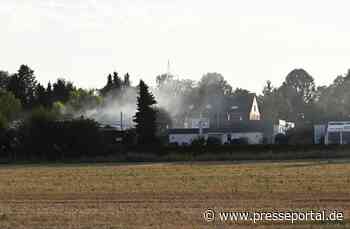 FW Pulheim: Heckenbrand bedroht Bungalow