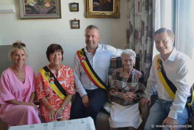 Godelieve is met haar 103 jaar oudste bewoonster van Deerlijk