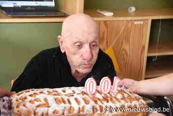 Pijnder Maurits blaast 100 kaarsjes uit