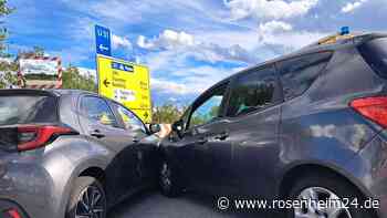 Kreuzungs-Crash bei Erharting: Eine Person verletzt in Klinik