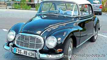 Oldtimerfreunde in Bad Liebenzell: Edle Karossen auf dem Sportplatz in Besenfeld