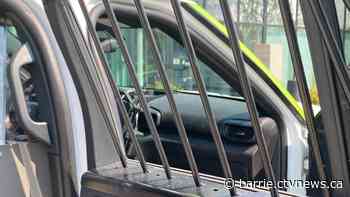 Quick-thinking construction workers stop armed suspect from escaping