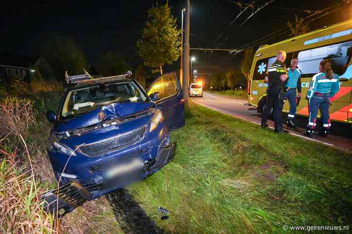 Botsing tegen trolleymast, bestuurder blijkt onder invloed